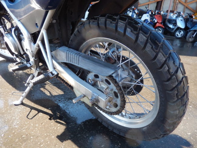 Защитный щиток над цепью мотоцикла Kawasaki KLE 250 Anhelo
