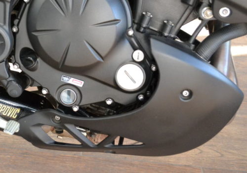 Нижняя защита мотора на японском мотоцикле Kawasaki KLE Versys 650