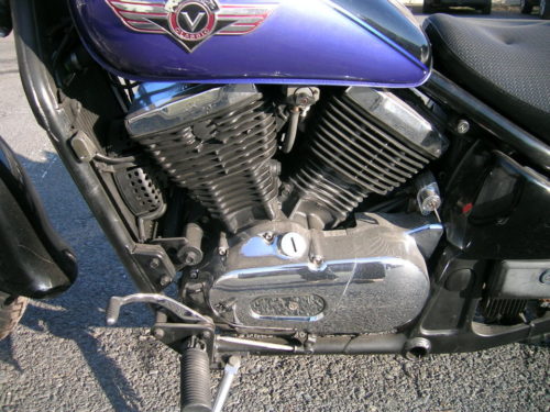 V-образный двигатель на мотоцикле Kawasaki Vulcan VN 400 японского производства