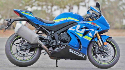 Вид сбоку спортивного мотоцикла Suzuki GSX R1000 2019 модельного года