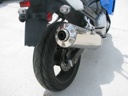 Дисковый гидравлический тормоз на заднем колесе байка Suzuki GSX650F