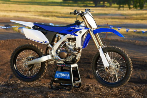 Сине-белая расцветка мотоцикла Yamaha YZ250F японского производства