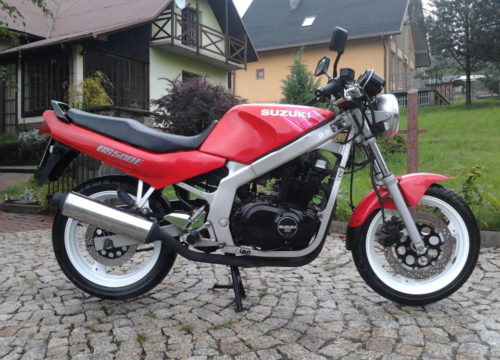 Мотоцикл дорожного типа Honda CB 500 красного цвета