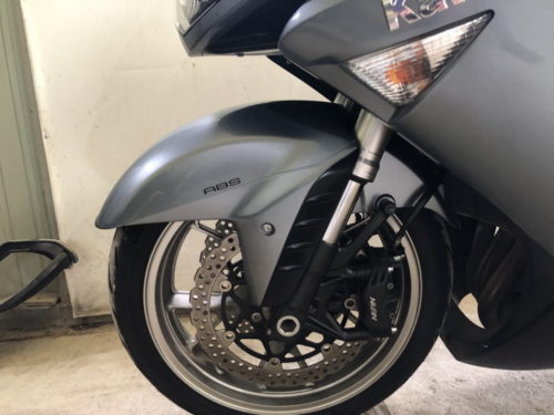 Передние гидравлические тормоза на мотоцикле Kawasaki GTR 1400