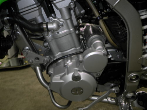 Одноцилиндровый двигатель на эндуро Kawasaki KLX 250