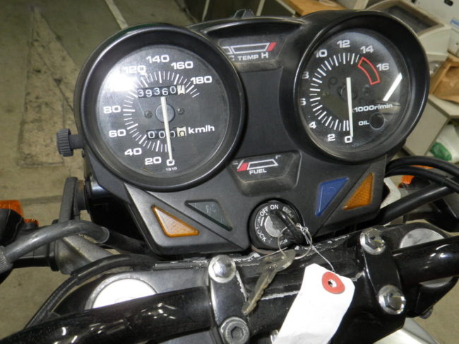 Стрелочные индикаторы на приборной панели Kawasaki Xanthus 400