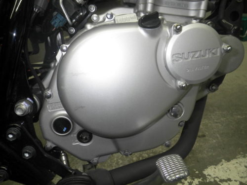 Пробка заливного отверстия на крышке картера мотоцикла Suzuki GRASSTRACKER 250