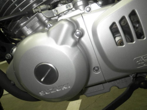 Двигатель байка Suzuki GRASSTRACKER 250 со стороны сцепления