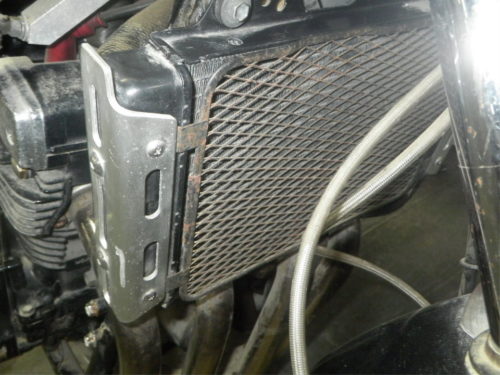 Радиатор системы охлаждения двигателя на мотоцикле Suzuki IMPULSE GSX 400