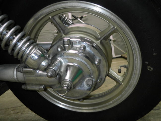 Карданный привод заднего колеса байка Yamaha Virago XV 1100 класса круизер