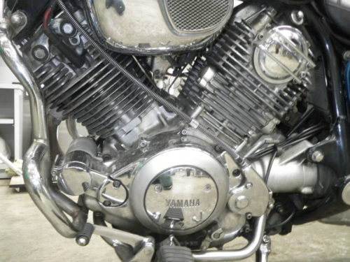 Двигатель с воздушным охлаждением на байке Yamaha Virago XV 1100 японского производства
