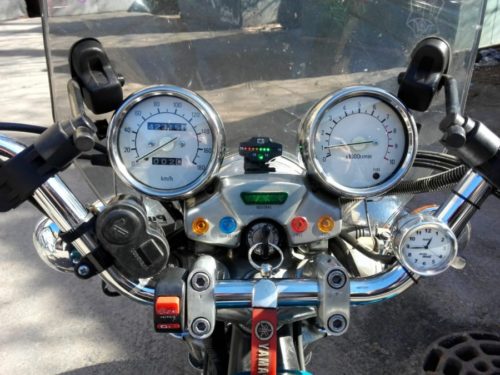 Стрелочные указатели на панели приборов мотоцикла Yamaha Virago XV 1100
