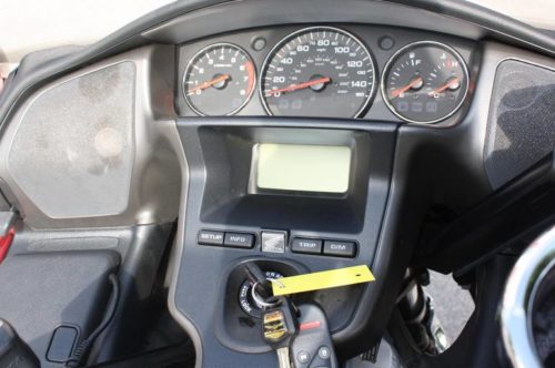 Стрелочные индикаторы на панели приборов байка Honda Gold Wing GL 1800