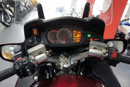 Стрелочные индикаторы на приборке мотоцикла Honda ST 1300 Pan European