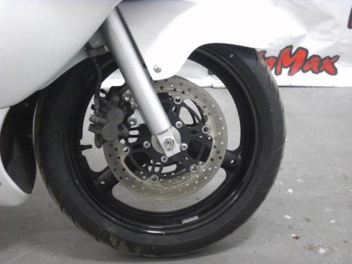 Переднее колесо мотоцикла Suzuki GSX 600 Katana с дисковыми тормозами