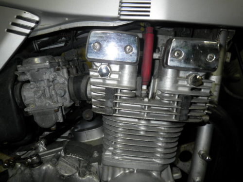 Четырехцилиндровый двигатель мотоцикла Suzuki GSX 750 F класса спорт-турист