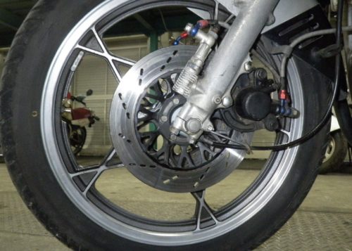 Переднее колесо мотоцикла Suzuki GSX 750 F KATANA с дисковым тормозом
