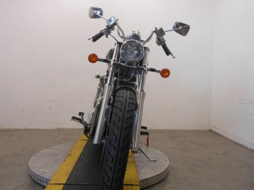 Круглая фара на передней вилке мотоцикла Suzuki Intruder VS 1400