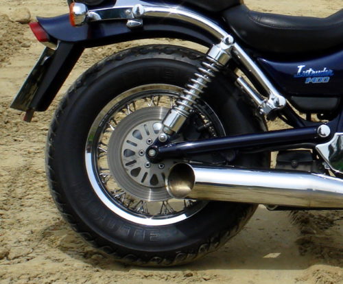 Заднее колесо мотоцикла Suzuki Intruder VS 1400 с дисковым тормозом