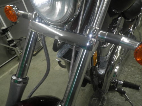 Хромированные перья передней вилки мотоцикла Suzuki Intruder VS 1400