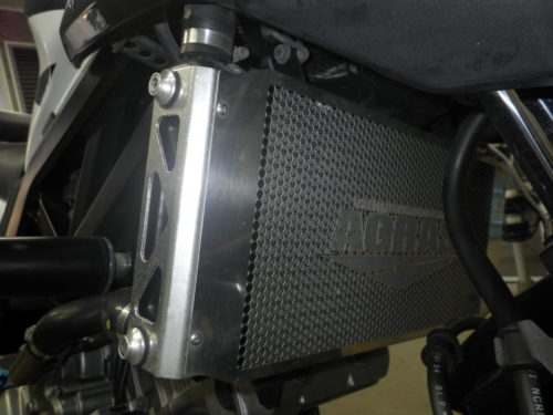 Алюминиевый радиатор на раме нейкеда Suzuki SV 1000