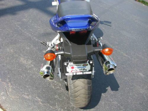 Поворотники на выносных кронштейнах на мотоцикле Suzuki SV 1000