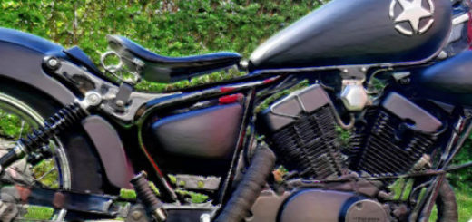 Yamaha Virago XV 125 в кастоме вид сбоку чёрный цвет