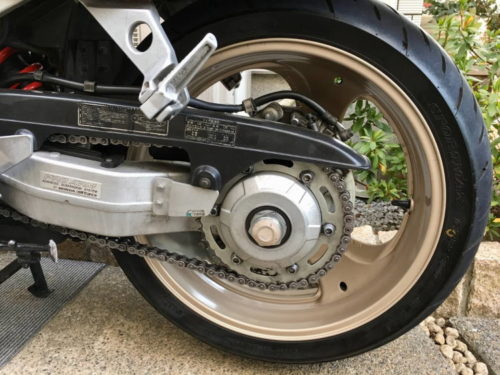 Цепная передача на заднем колесе мотоцикла Honda Bros 650