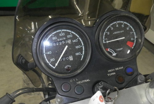 Стрелочные индикаторы на панели приборов мотоцикла Honda Bros 650