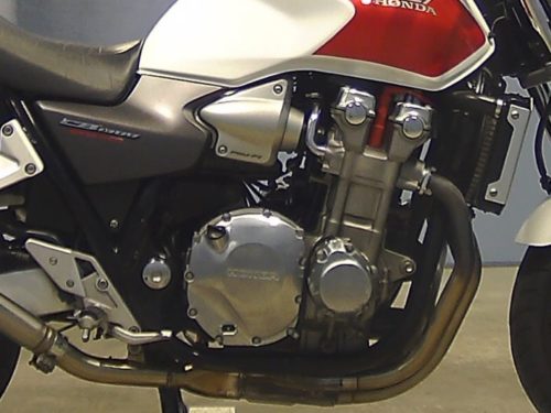 Мотор на японском байке Honda CB1300SF с инжекторной системой питания