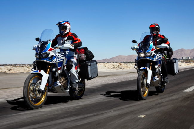Мотоциклы Honda CRF1000L Adventure серии Sports в полной экипировке