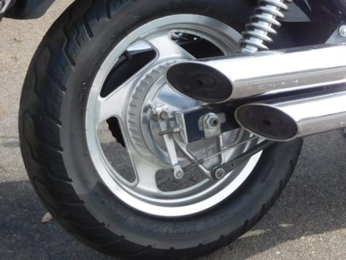 Барабанный тормоз на заднем колесе байка Honda Magna 750