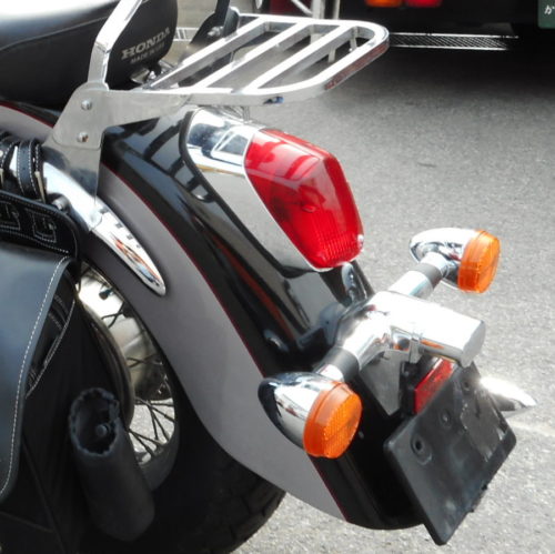 Указатели поворотов на заднем крыле мотоцикла Honda Shadow 1100