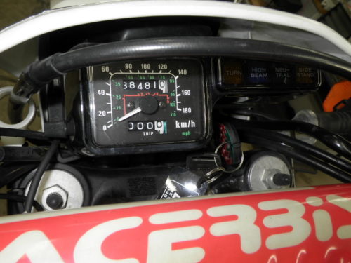 Панель приборов мотоцикла Honda XR650L класса эндуро