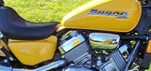 Хонда МАГНА 750 2003 года выпуска вид сбоку в жёлтом цвете